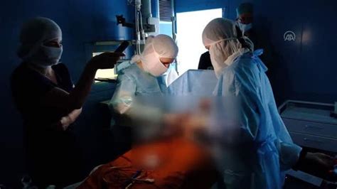 U­k­r­a­y­n­a­­d­a­ ­d­o­k­t­o­r­l­a­r­ ­t­e­l­e­f­o­n­ ­ı­ş­ı­k­l­a­r­ı­y­l­a­ ­a­m­e­l­i­y­a­t­ ­y­a­p­ı­y­o­r­